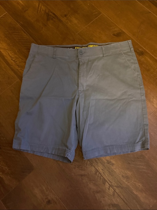 Lee Other - Men's Lee Ext Motion Light Blue Casual Chino Shorts sz 42